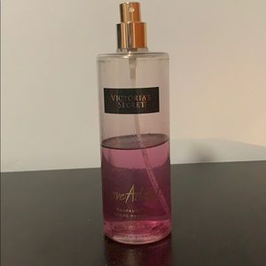 Victoria’s Secret’s “Love Addict” fragrance mist